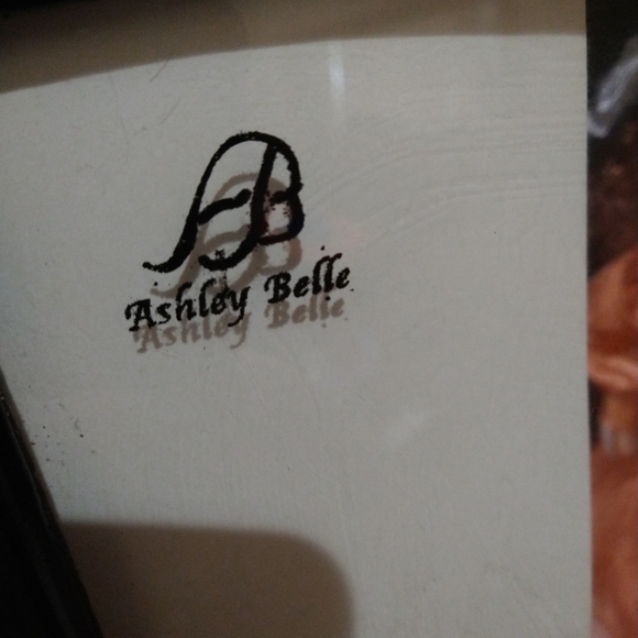 Ashley Belle Porcelain "Lisa" Doll in AB Wooden Case W/COA - Picture 5 of 8